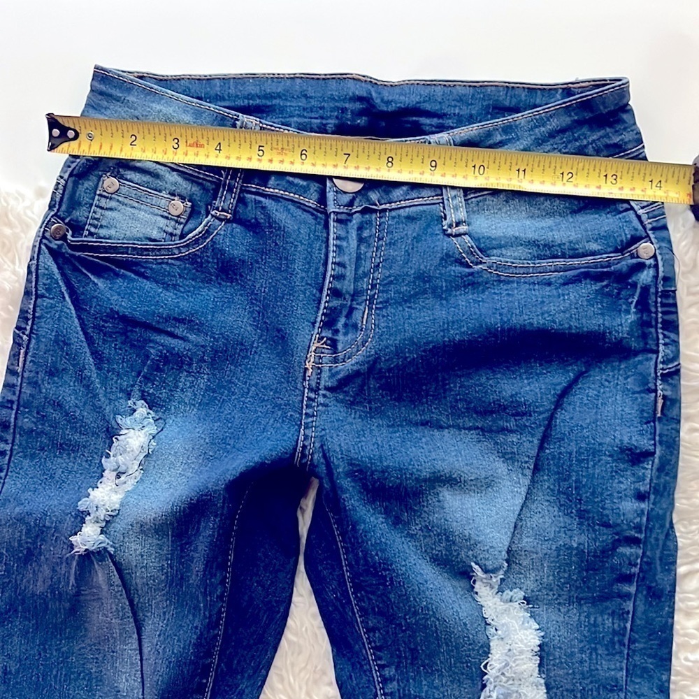 Bobโs Jeanโs Destroyed Skinny Denim, Sz 1/2๐๐๏ธ๐ Super flattering & Stretchyyyy - Picture 8 of 10